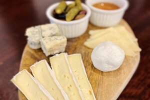 cheese board 300×200